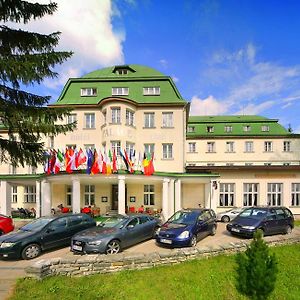 Palace Club